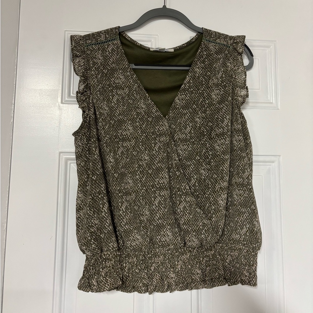She + Sky Olive and Gray Textured Sleeveless Tunic